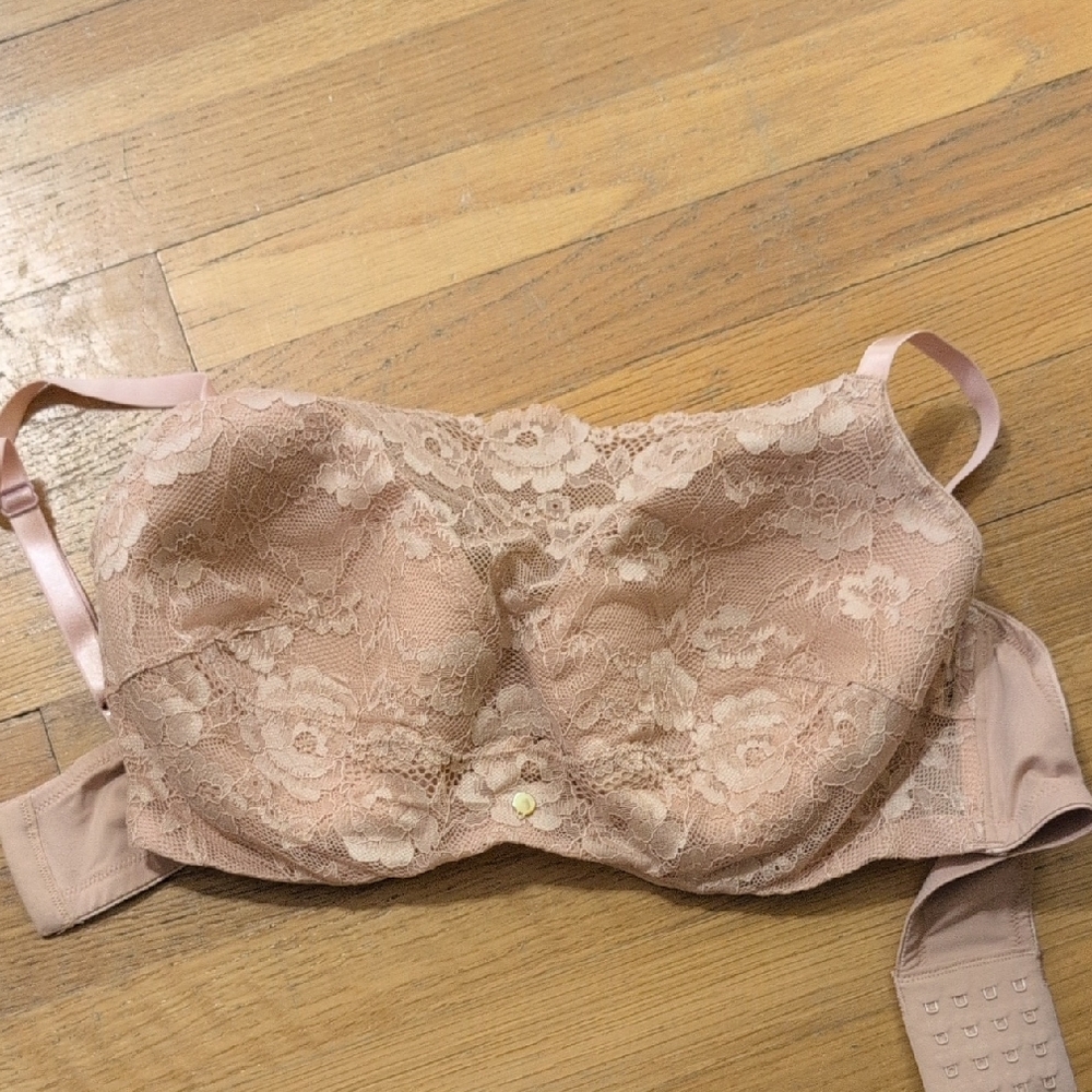 VENUS Pink Lace Bra with Elegant Detailing